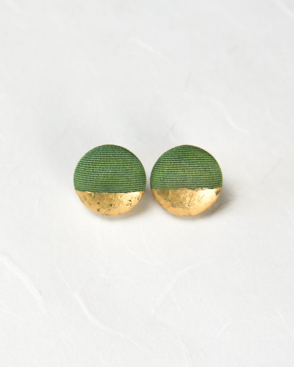 濃茶　ピアス