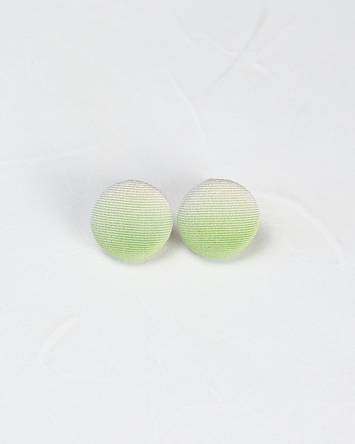 薄茶　ピアス
