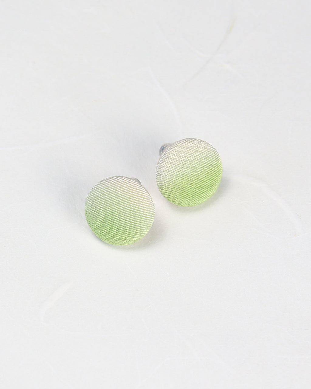 薄茶　ピアス