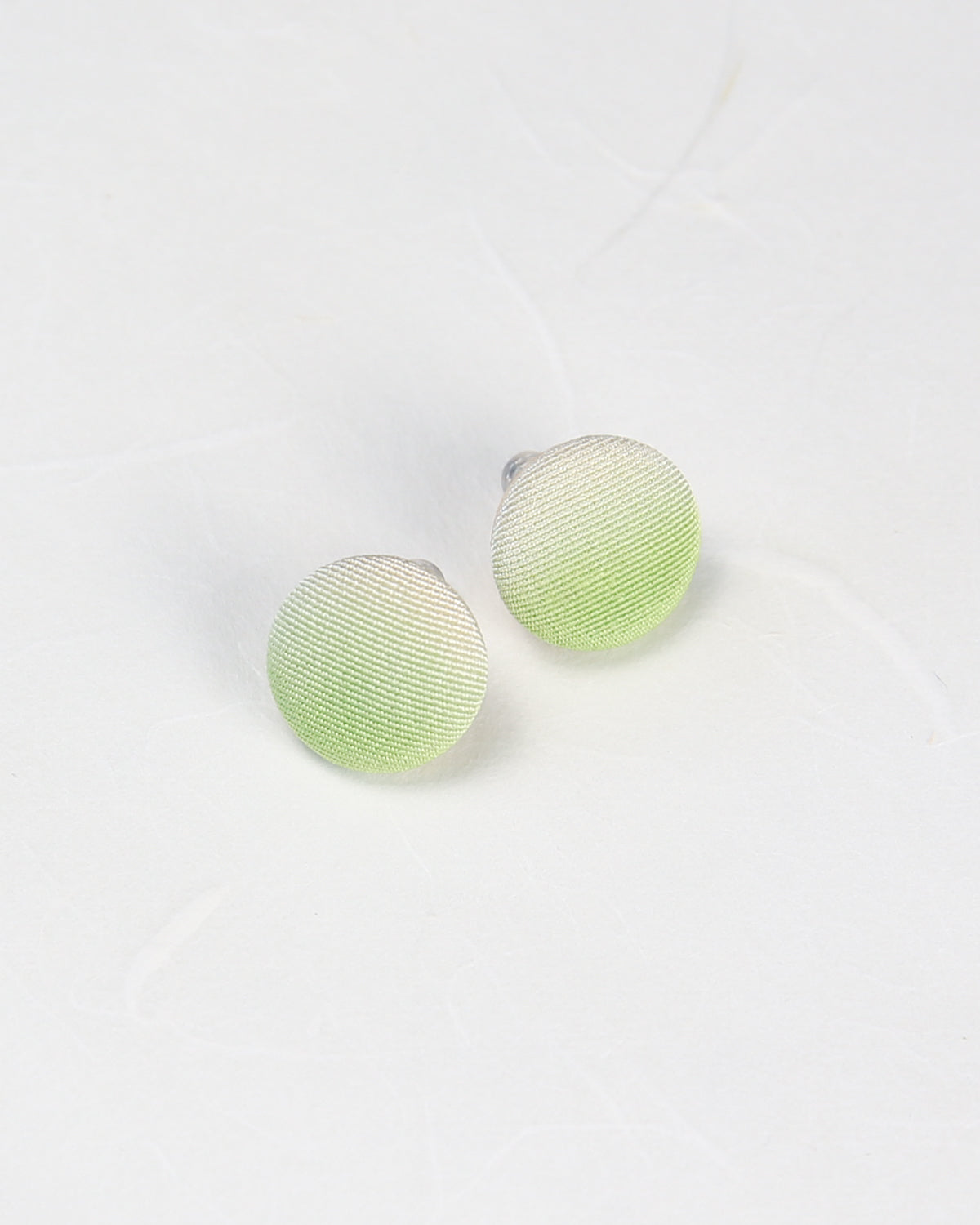 薄茶　ピアス