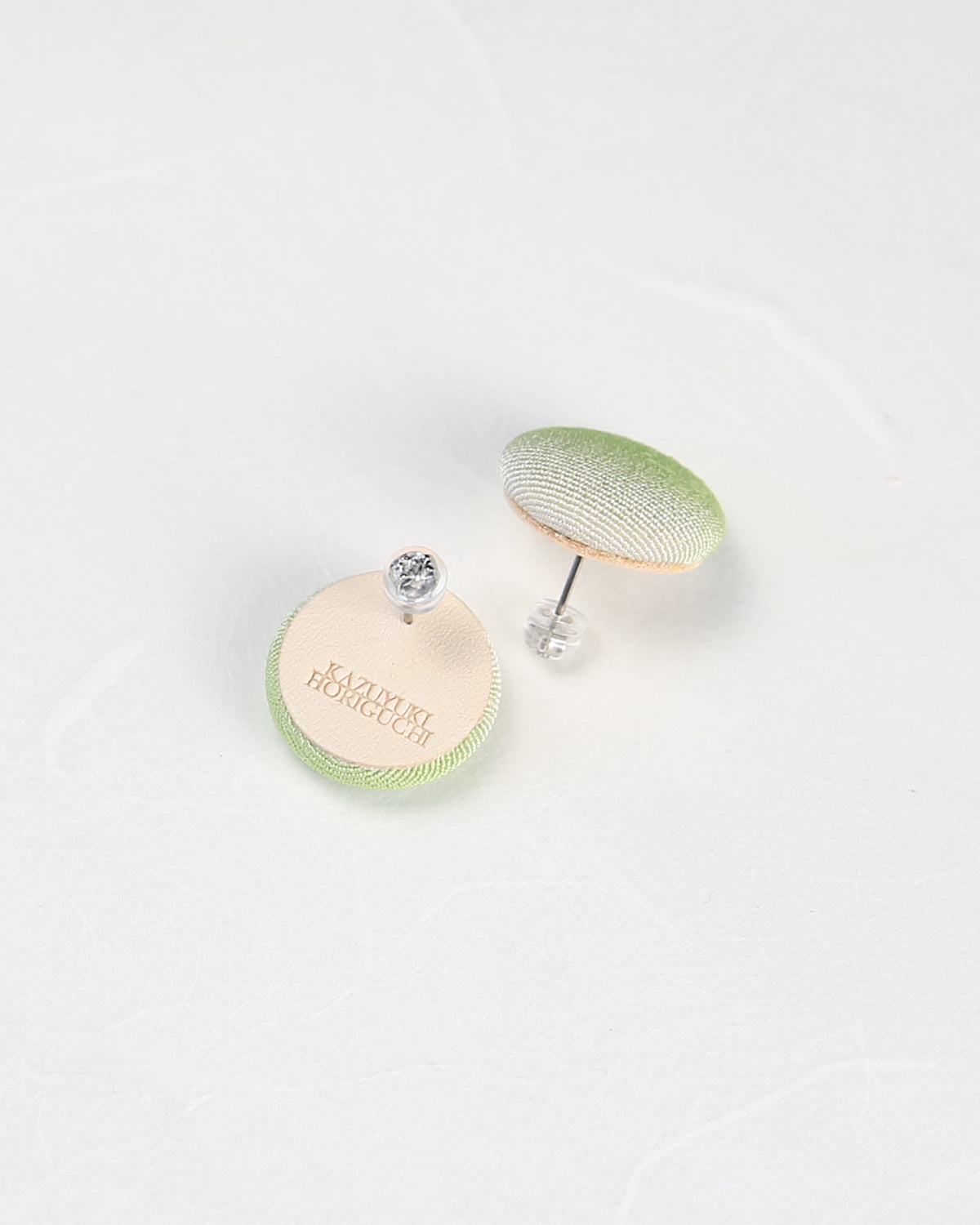 薄茶　ピアス