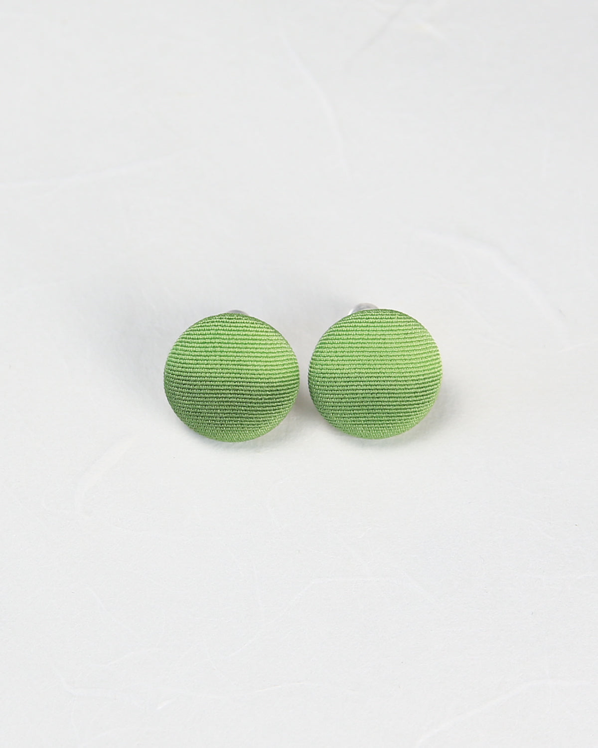 薄茶　ピアス